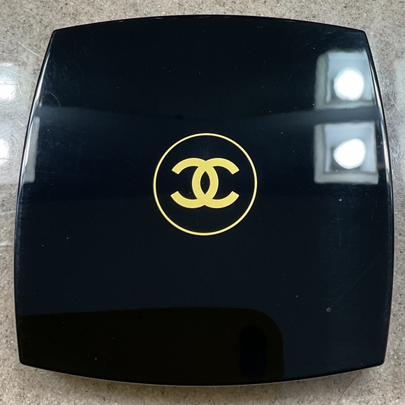 CHANEL- Blush~Eyeshadow~Higlighter pallet ~ Enchanted Night!  Limited Edition - Picture 3 of 3